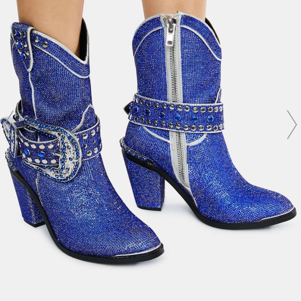 (Sold) OfferUp BRAND NEW IN BOX BLING COWBOY BOOTS